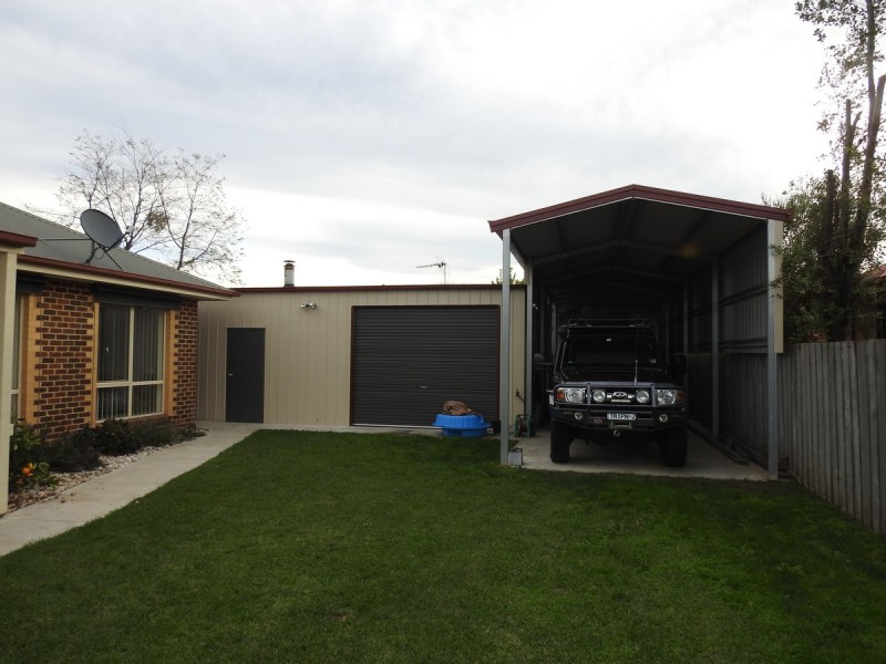 8 Woodburne Drive, Sale VIC 3850