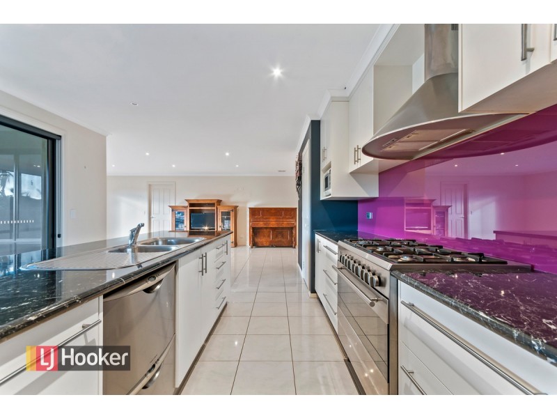 11 Lee Street, Stratford VIC 3862