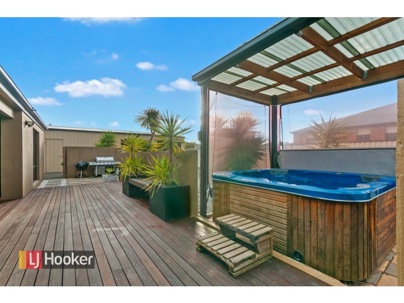 11 Lee Street, Stratford VIC 3862