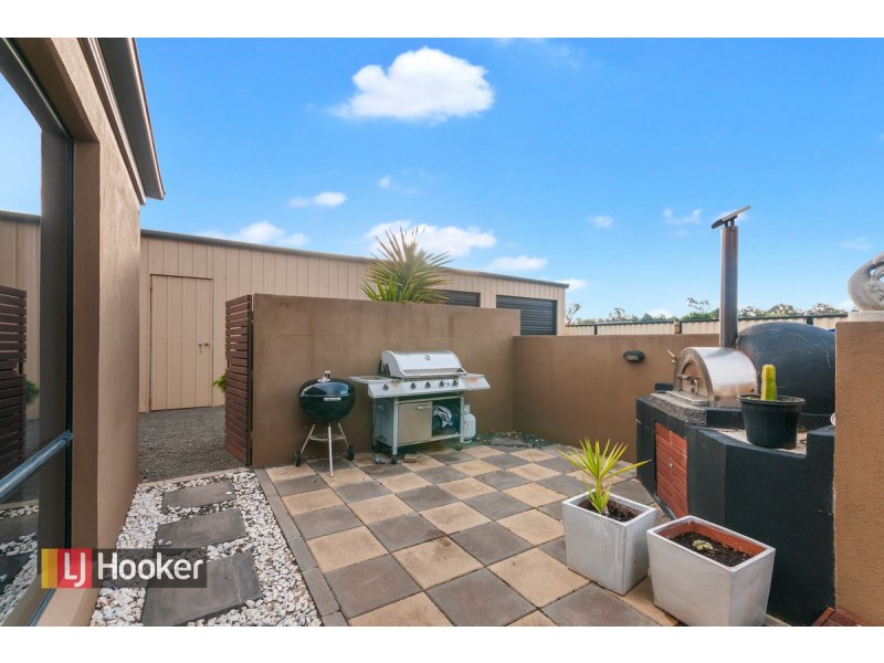 11 Lee Street, Stratford VIC 3862