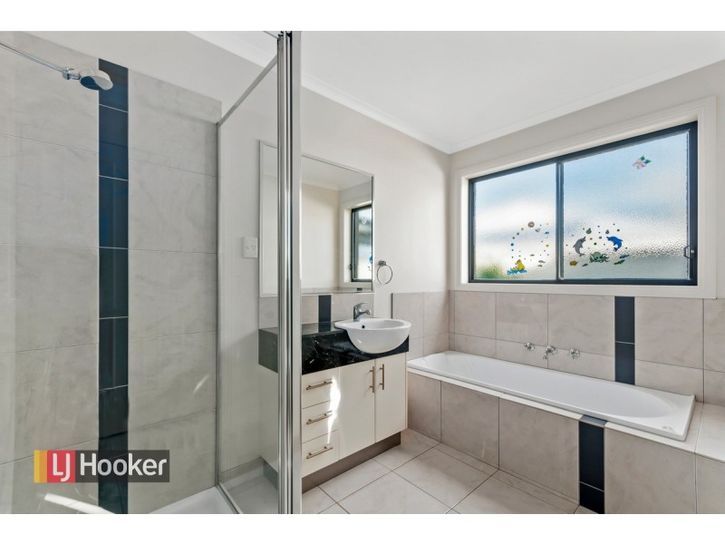 11 Lee Street, Stratford VIC 3862