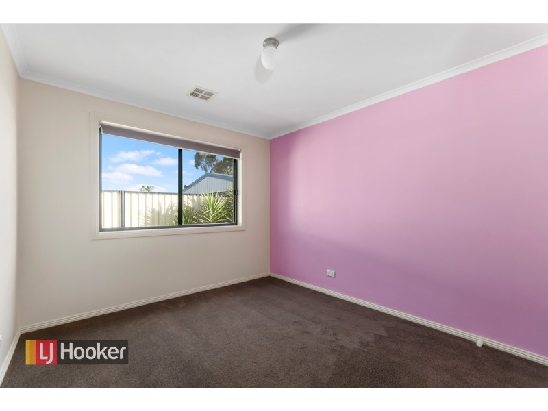 11 Lee Street, Stratford VIC 3862