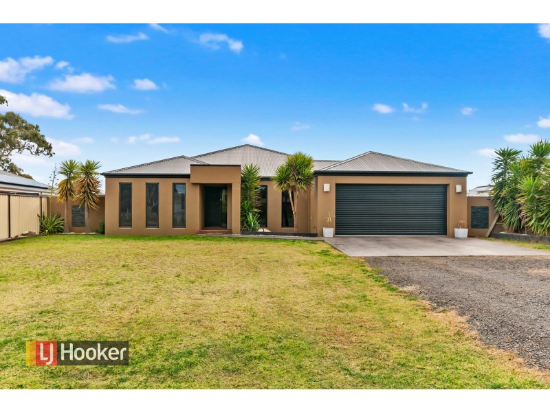 11 Lee Street, Stratford VIC 3862