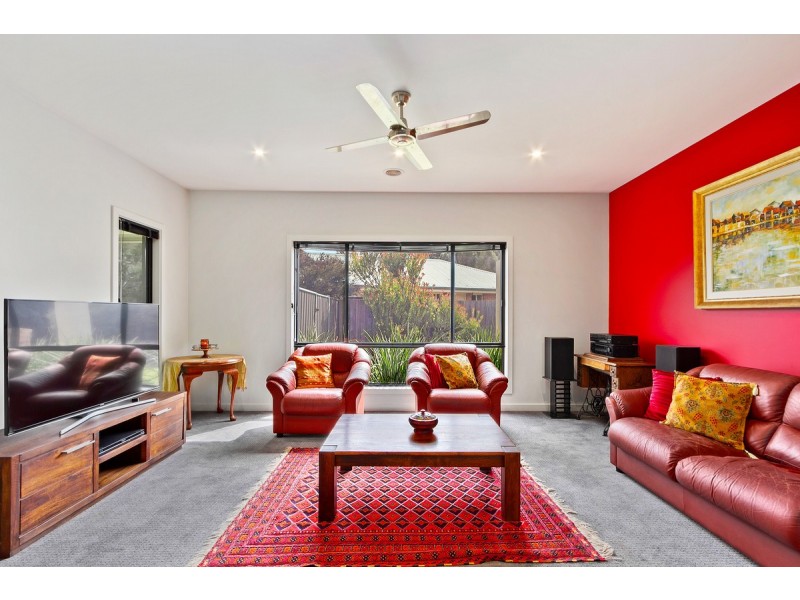 26 Mark Avenue, Sale VIC 3850