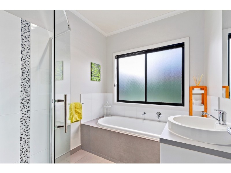 26 Mark Avenue, Sale VIC 3850