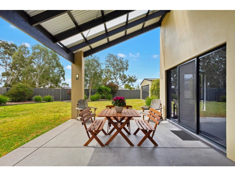 26 Mark Avenue, Sale VIC 3850