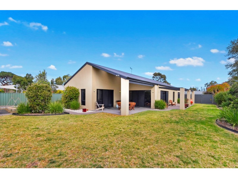 26 Mark Avenue, Sale VIC 3850