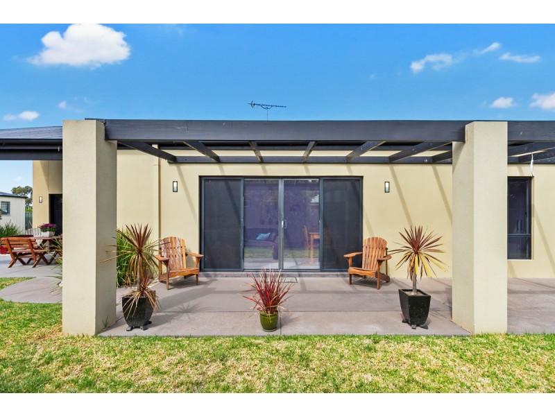 26 Mark Avenue, Sale VIC 3850