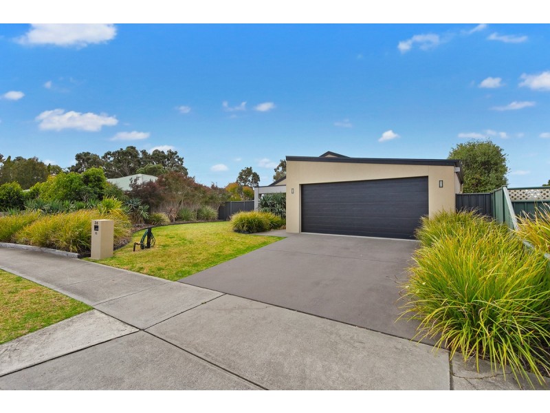 26 Mark Avenue, Sale VIC 3850