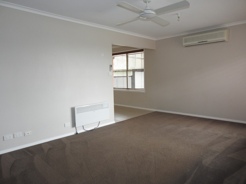 16 Glomar Grove, Sale VIC 3850