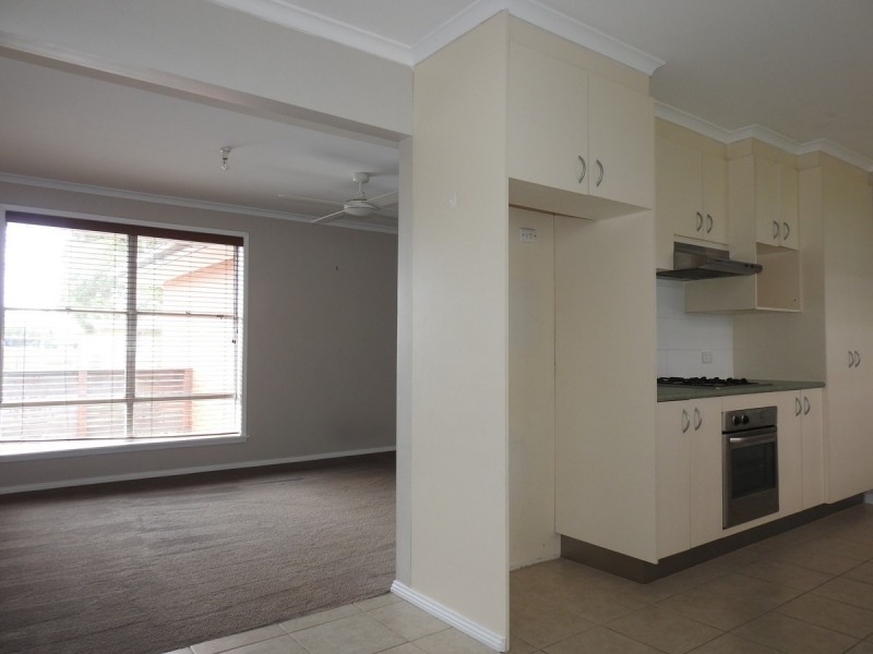 16 Glomar Grove, Sale VIC 3850