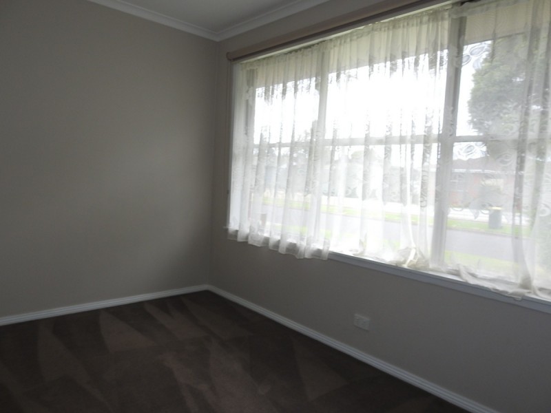 16 Glomar Grove, Sale VIC 3850