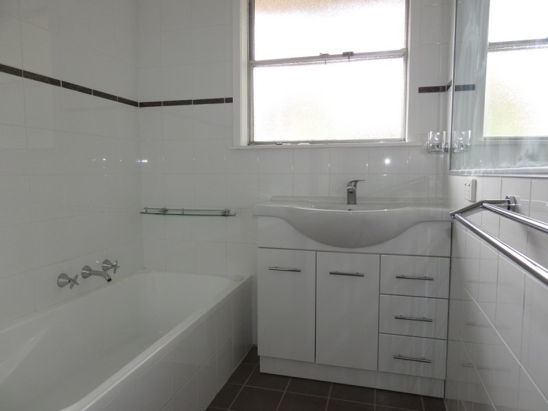 16 Glomar Grove, Sale VIC 3850