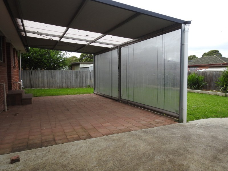 16 Glomar Grove, Sale VIC 3850