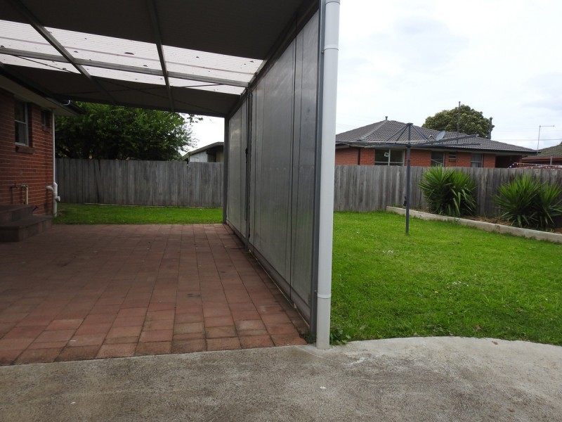 16 Glomar Grove, Sale VIC 3850