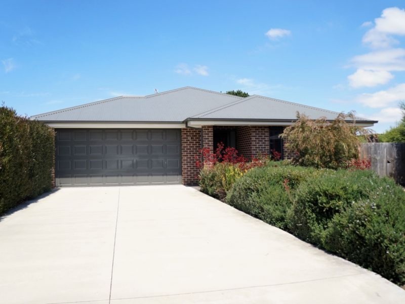 11 Stuart Place, Sale VIC 3850