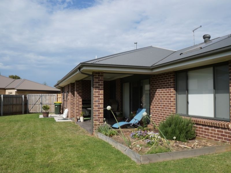 11 Stuart Place, Sale VIC 3850