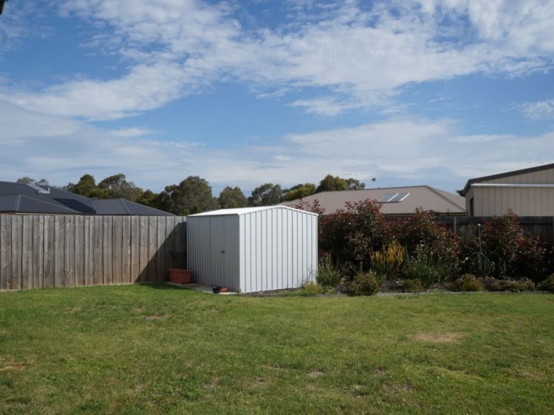 11 Stuart Place, Sale VIC 3850