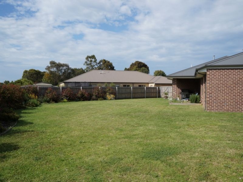 11 Stuart Place, Sale VIC 3850