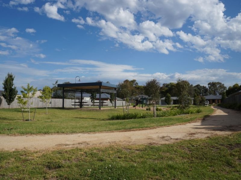 11 Stuart Place, Sale VIC 3850