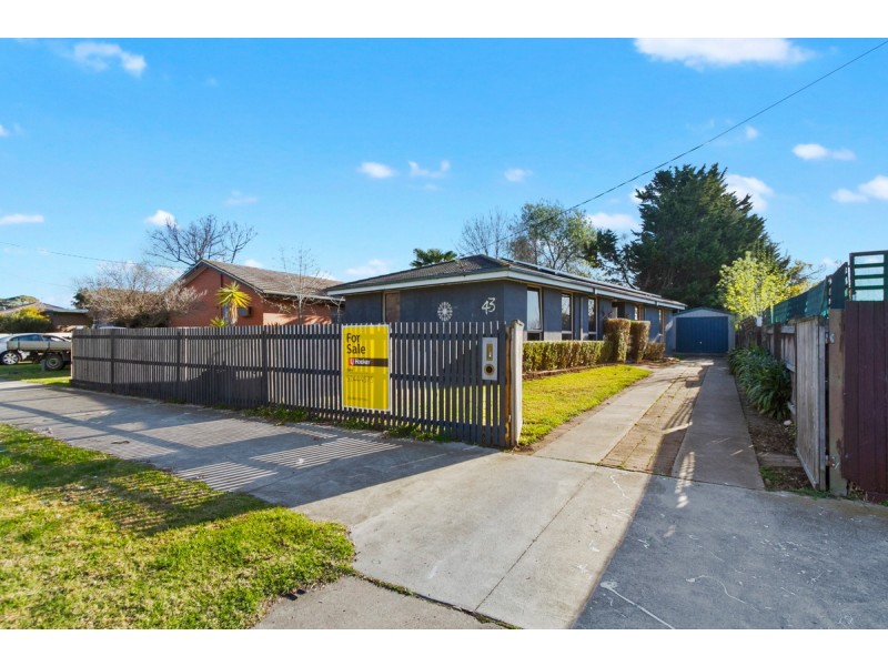 43 Gibsons Road, Sale VIC 3850