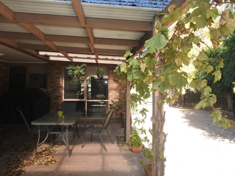 4 Grevillia Court, Sale VIC 3850