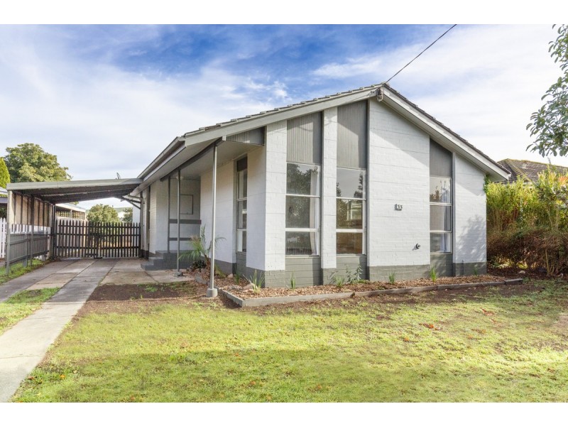 33 Gibsons Road, Sale VIC 3850