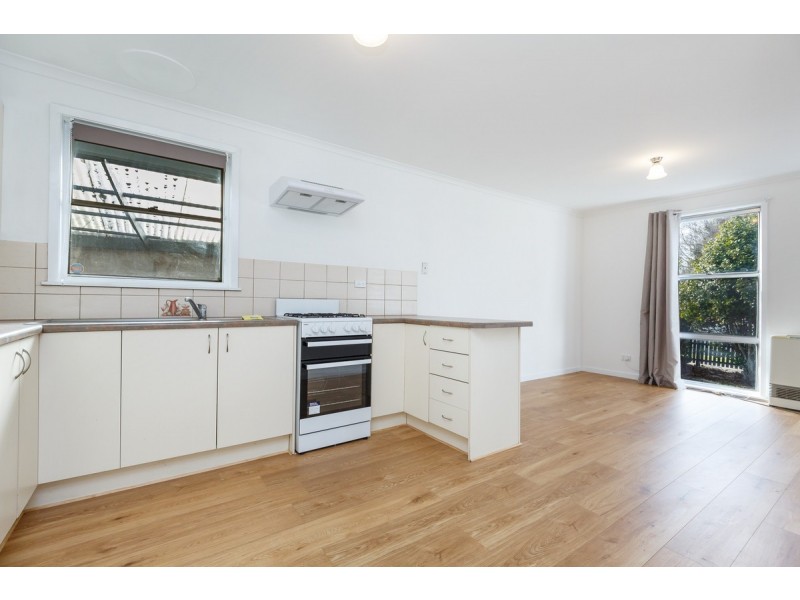 33 Gibsons Road, Sale VIC 3850