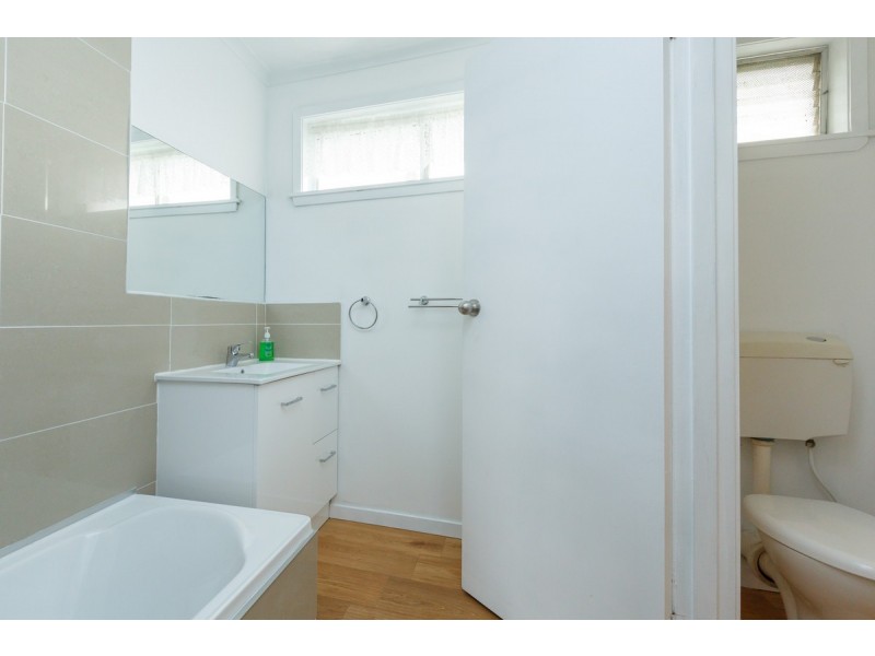 33 Gibsons Road, Sale VIC 3850