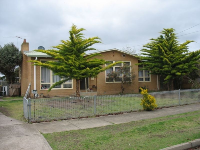 18 Bergen Crescent, Sale VIC 3850