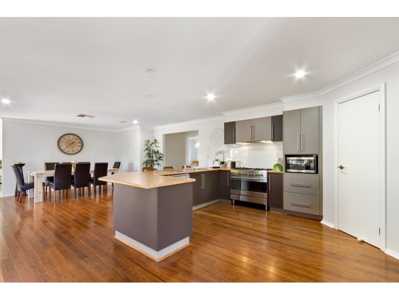 48 Mark Avenue, Sale VIC 3850