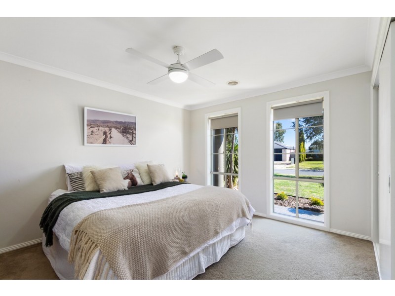 48 Mark Avenue, Sale VIC 3850