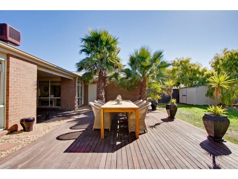 48 Mark Avenue, Sale VIC 3850