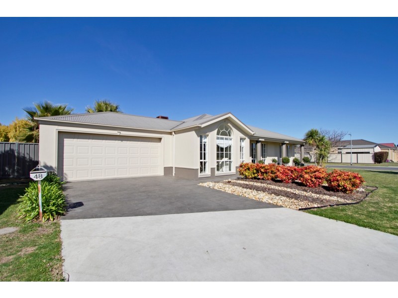 48 Mark Avenue, Sale VIC 3850