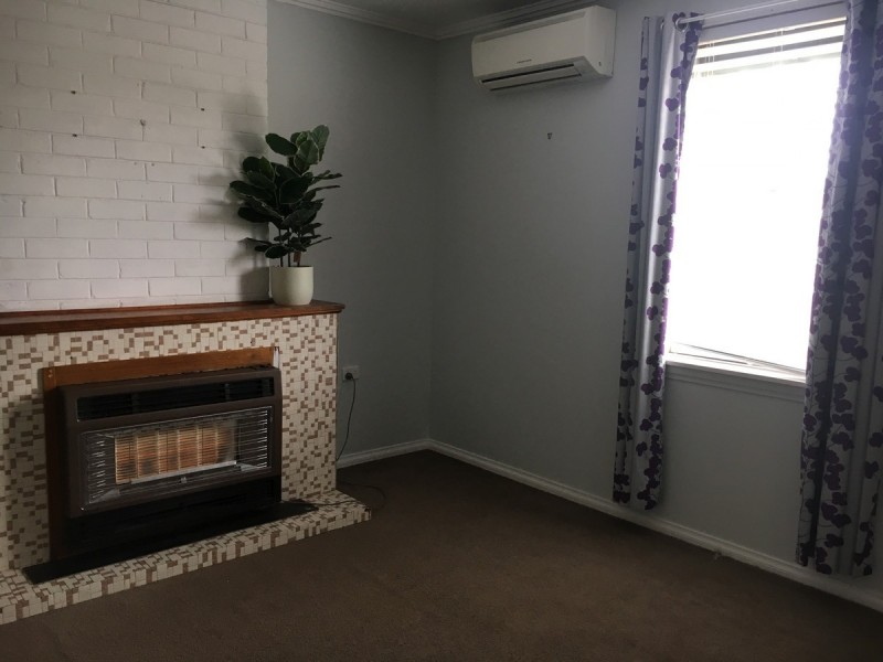 28 Overend Crescent, Sale VIC 3850