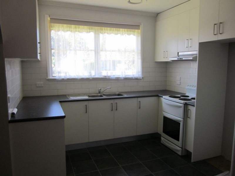28 Overend Crescent, Sale VIC 3850