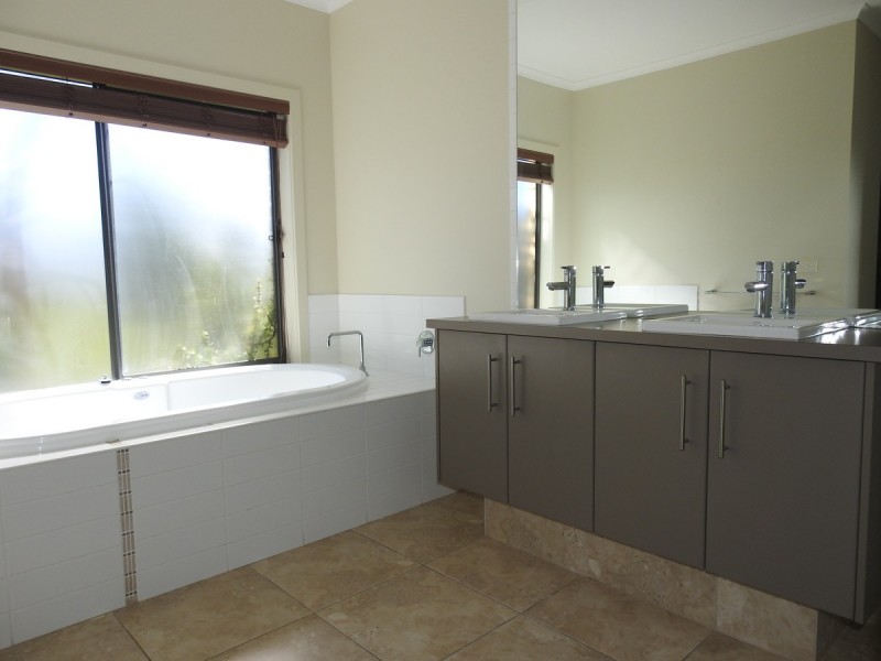 87 Reid Drive, Wurruk VIC 3850