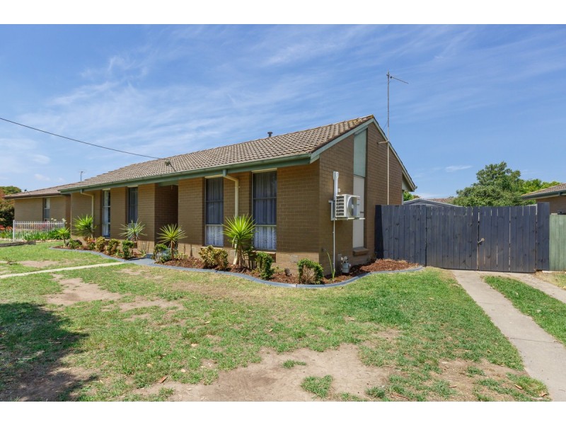 16 Jackson Avenue, Sale VIC 3850