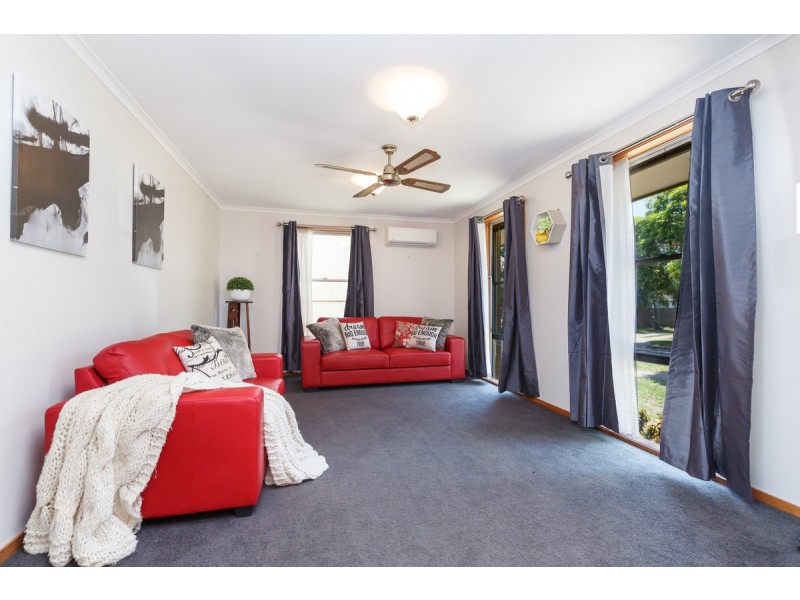 16 Jackson Avenue, Sale VIC 3850