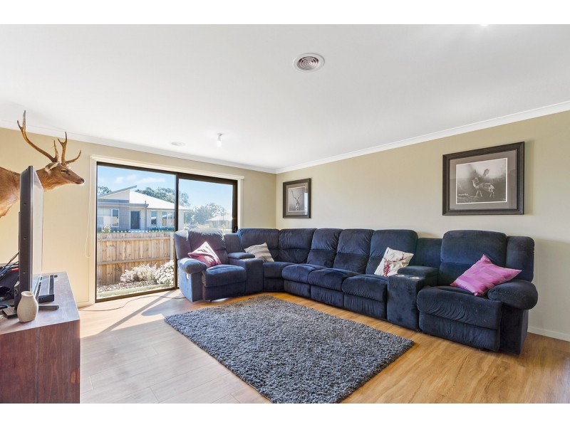 27 Woondella Boulevard, Sale VIC 3850