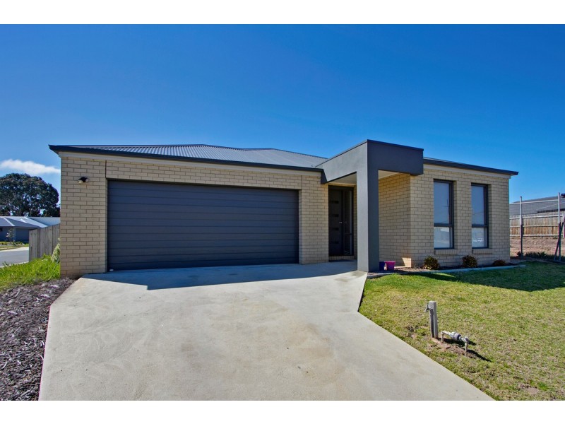 27 Woondella Boulevard, Sale VIC 3850