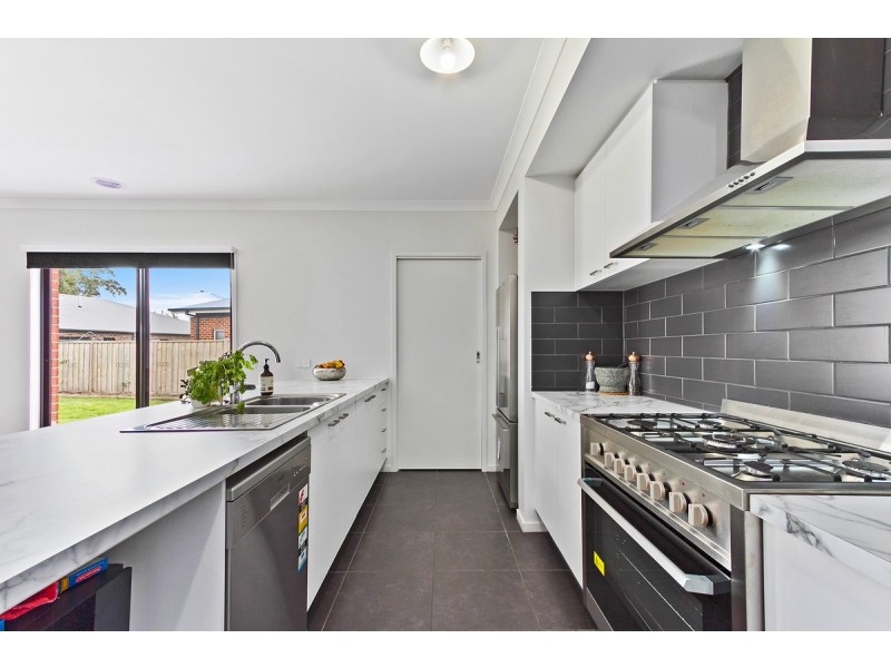 16 Redgum Court, Sale VIC 3850