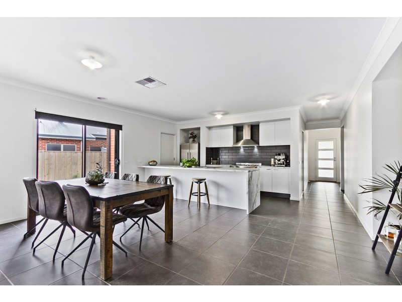 16 Redgum Court, Sale VIC 3850