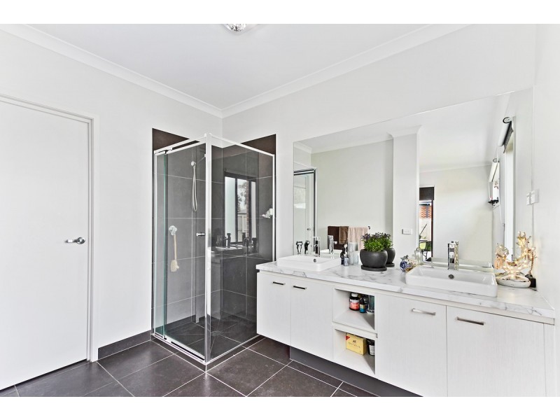 16 Redgum Court, Sale VIC 3850