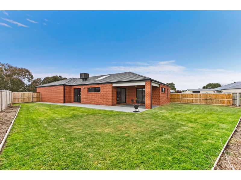 16 Redgum Court, Sale VIC 3850