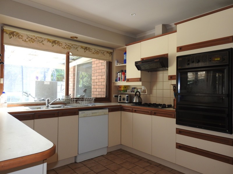 15 Natalie Court, Sale VIC 3850
