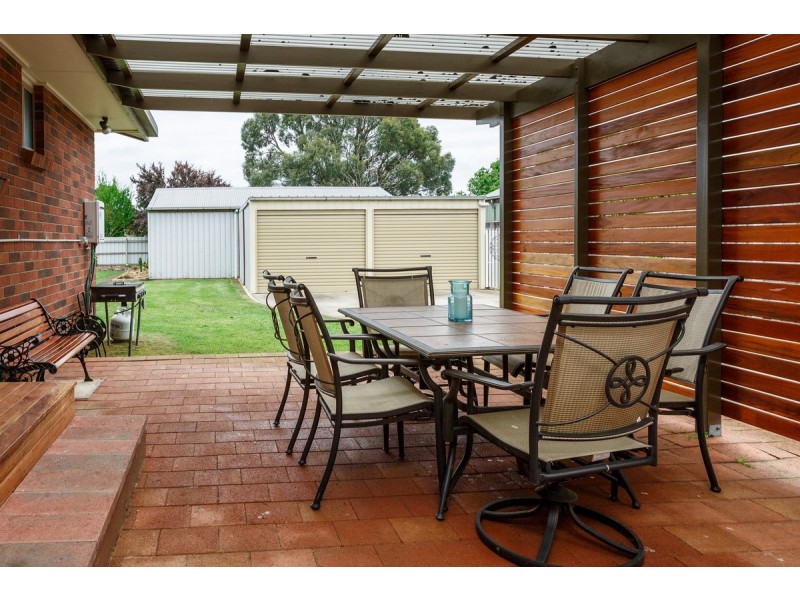 24 Jones Street, Stratford VIC 3862