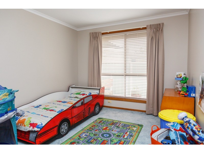 24 Jones Street, Stratford VIC 3862