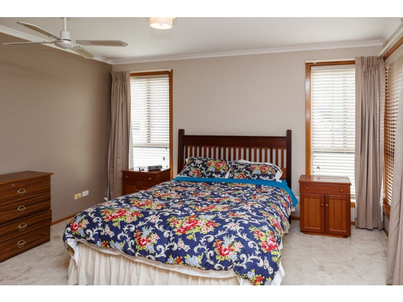 24 Jones Street, Stratford VIC 3862