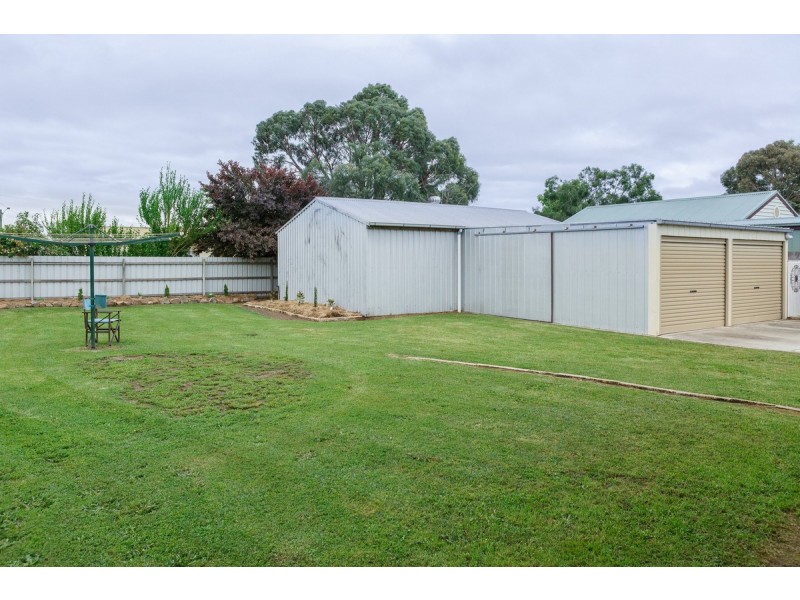 24 Jones Street, Stratford VIC 3862
